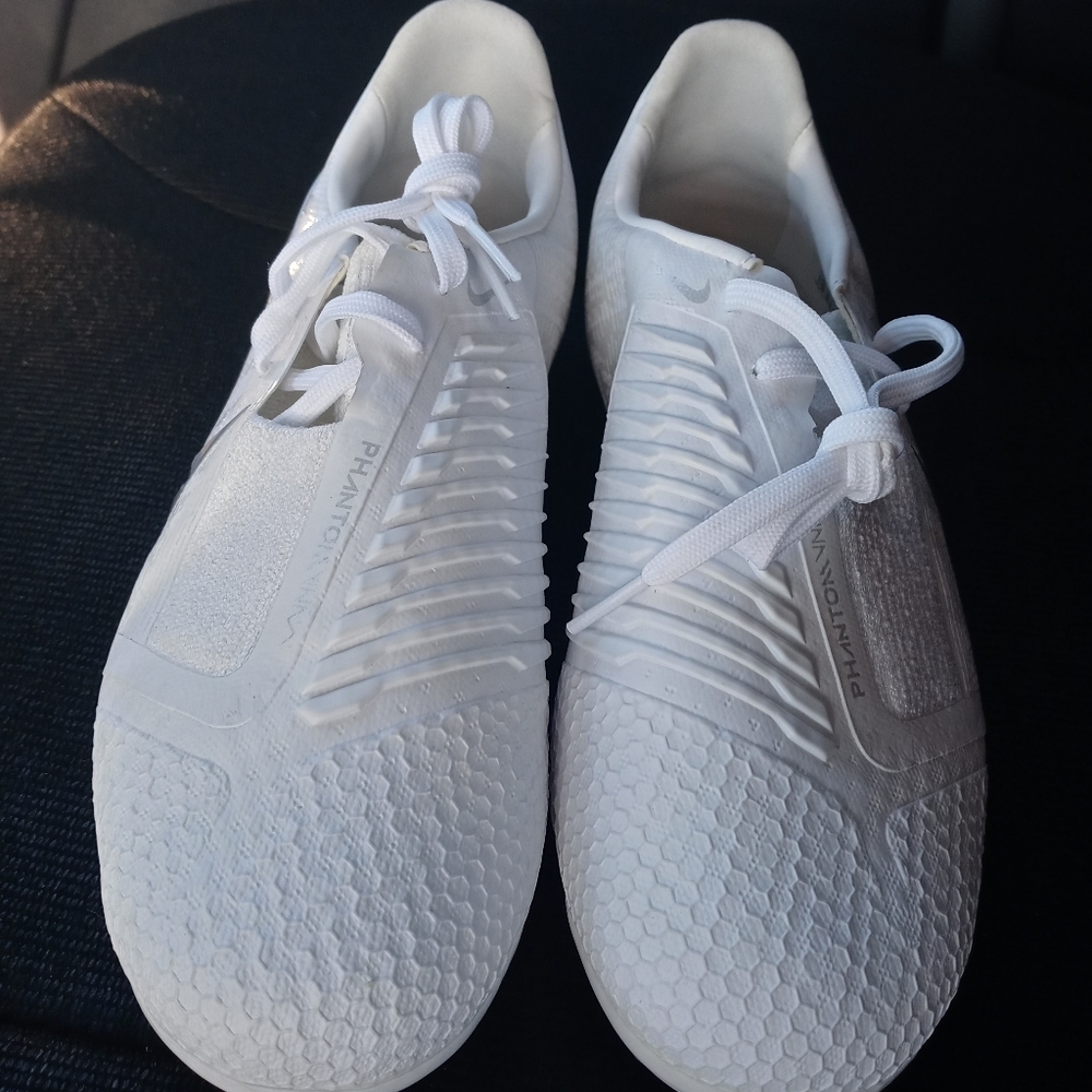 Nike Phantom Venom Precision PWR Cleats Size 6Y